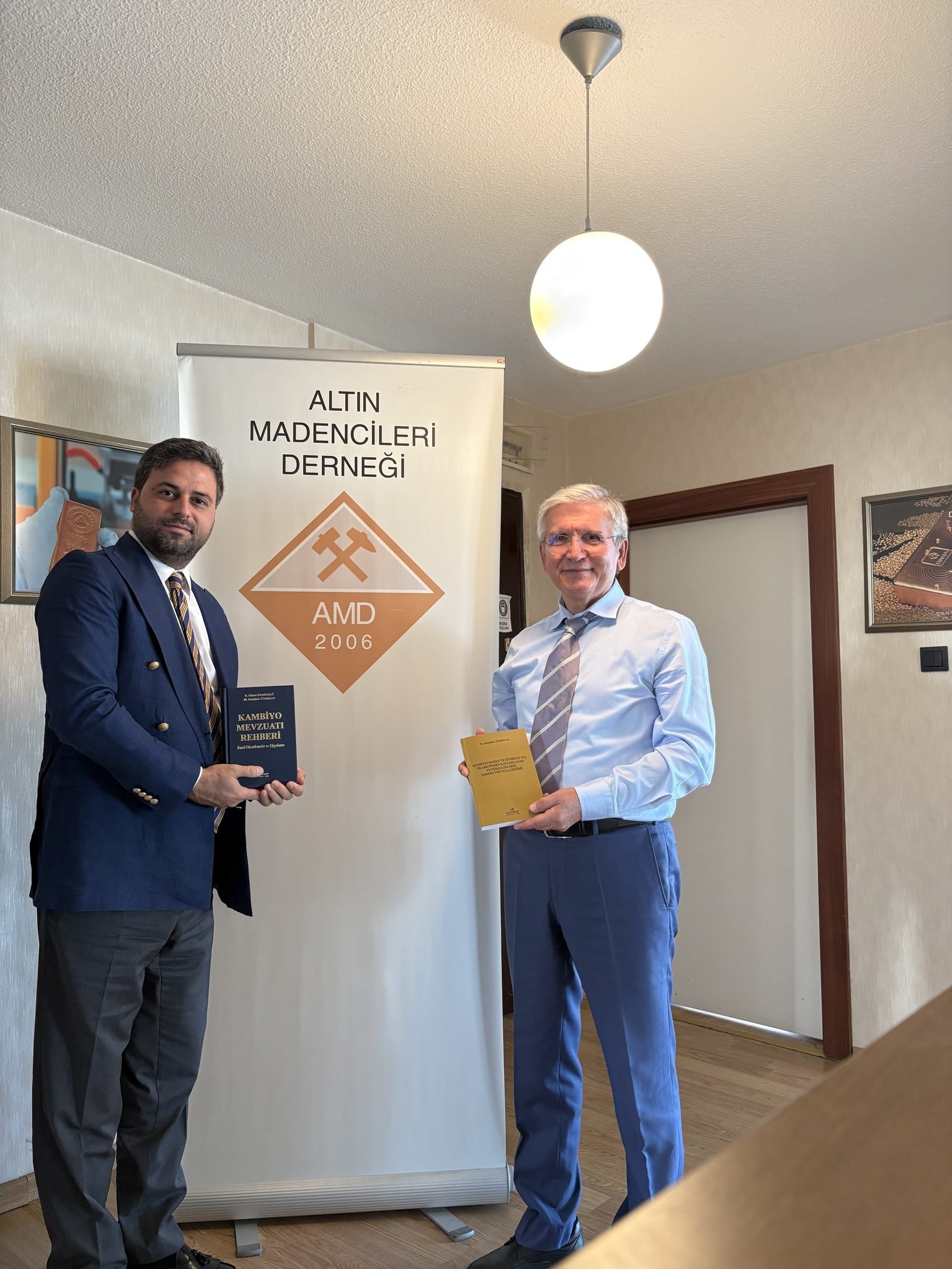 M. Abdullah Türkkan ve Dr. Muhterem Köse, Altın Madencileri Derneği'nde