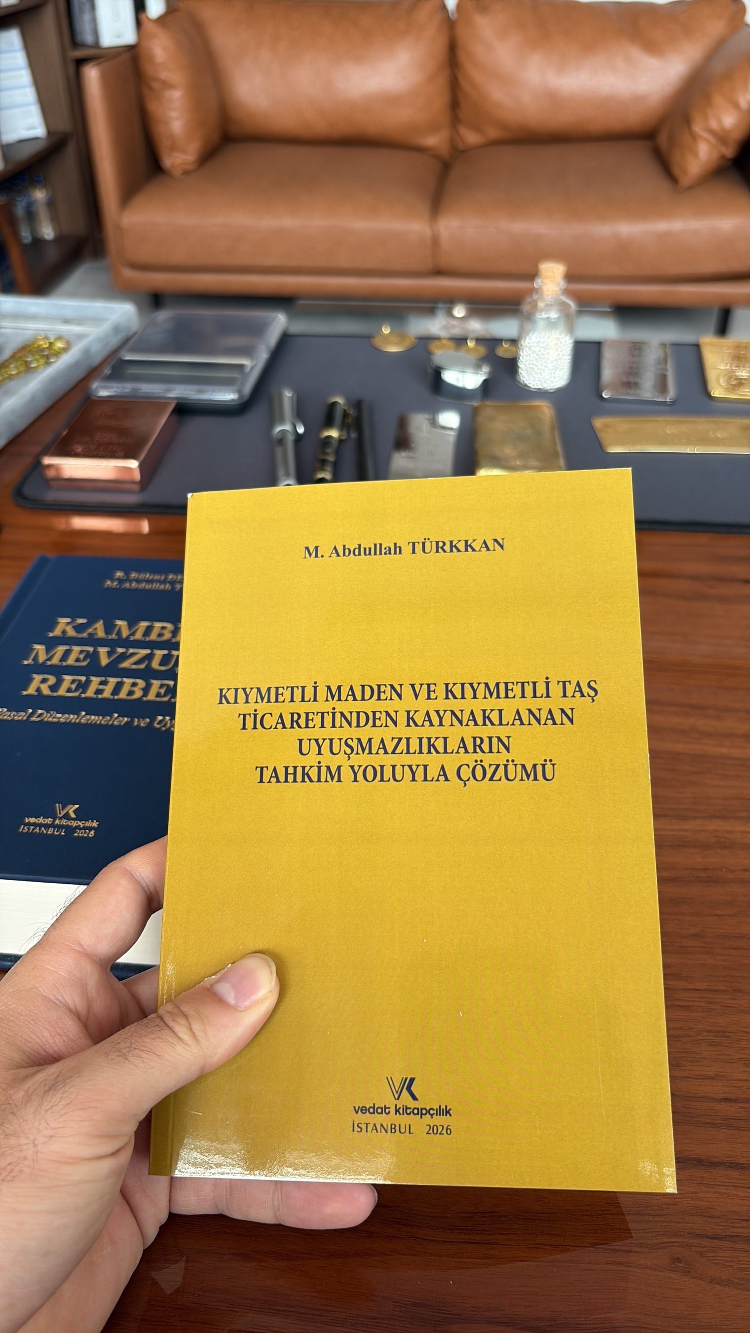 Kıymetli Maden ve Kıymetli Taş Ticaretinden Kaynaklanan Uyuşmazlıkların Tahkim Yoluyla Çözümü kitabı