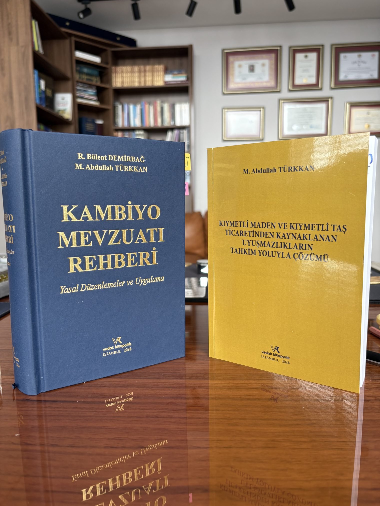 Kambiyo Mevzuatı Rehberi ve ikinci kitap yan yana