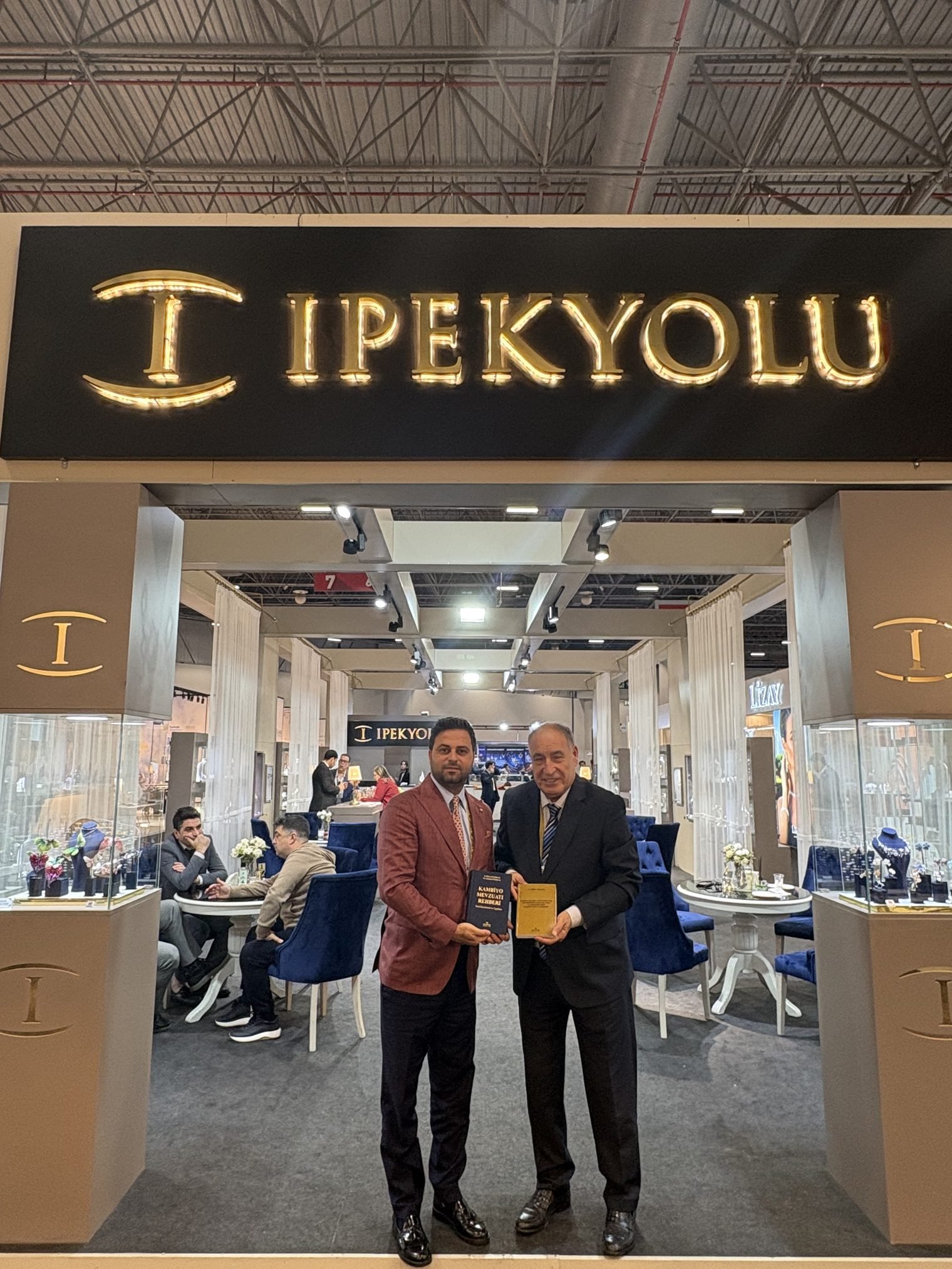 M. Abdullah Türkkan ve İbrahim Kaygısız, İpekyolu standında