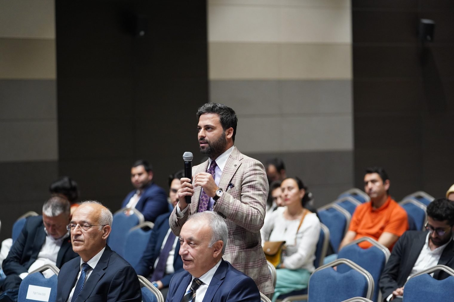 M. Abdullah Türkkan soru-cevap bölümünde söz alıyor